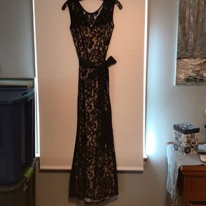 Betty Allen size 4 lace evening dress